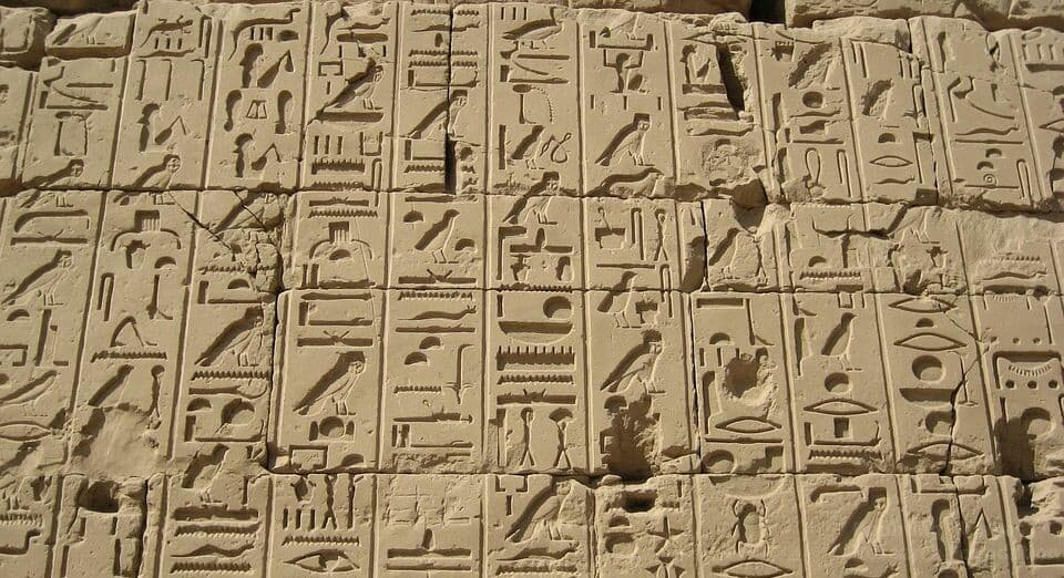 Пытались ли египтяне уничтожить свои записи о Моисее? Почему в египетских летописях нет упоминания об Исходе?